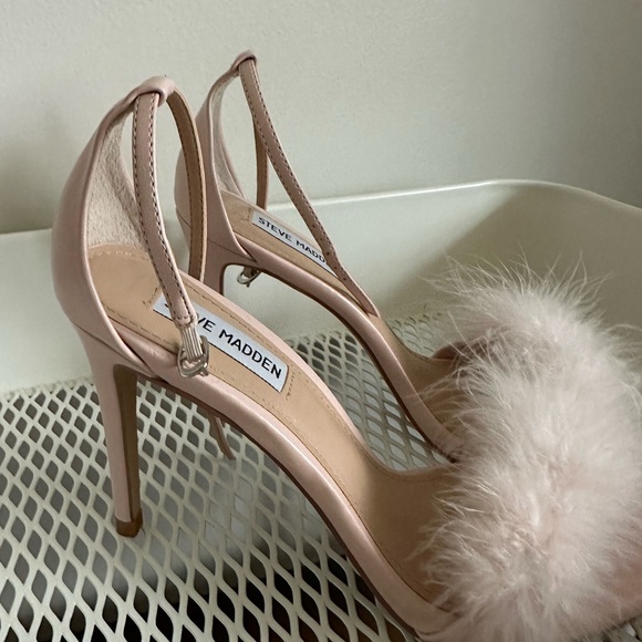 Steve Madden Scarlet heels with fur - Picture 3 of 3